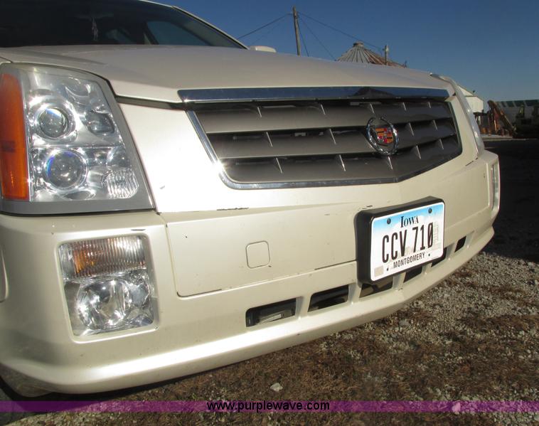 image for item J8779 2004 Cadillac SRX SUV