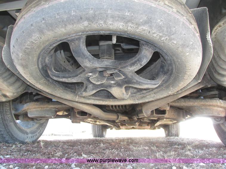 image for item J8779 2004 Cadillac SRX SUV