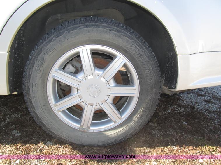 image for item J8779 2004 Cadillac SRX SUV