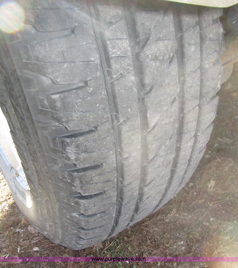 image for item J8779 2004 Cadillac SRX SUV