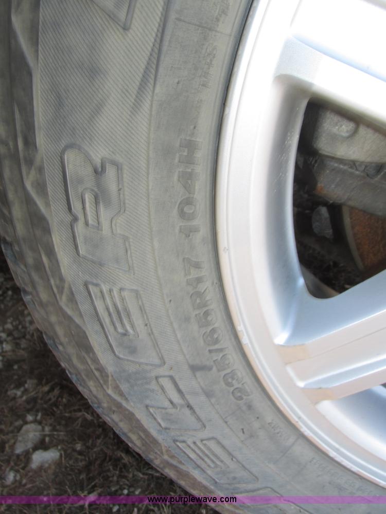 image for item J8779 2004 Cadillac SRX SUV