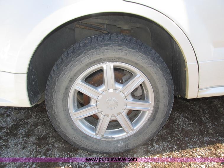 image for item J8779 2004 Cadillac SRX SUV