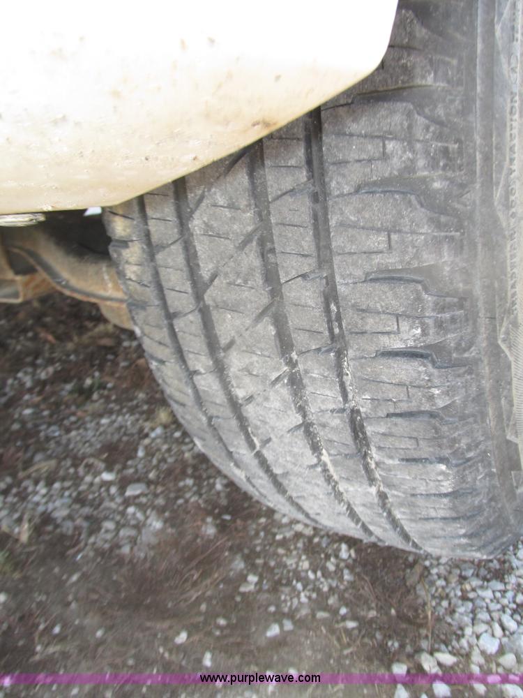 image for item J8779 2004 Cadillac SRX SUV