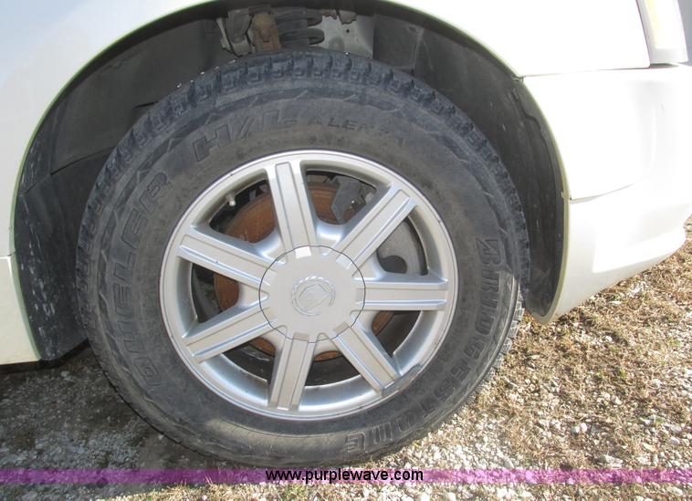 image for item J8779 2004 Cadillac SRX SUV