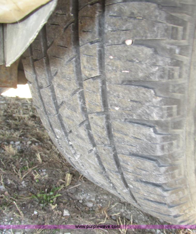 image for item J8779 2004 Cadillac SRX SUV