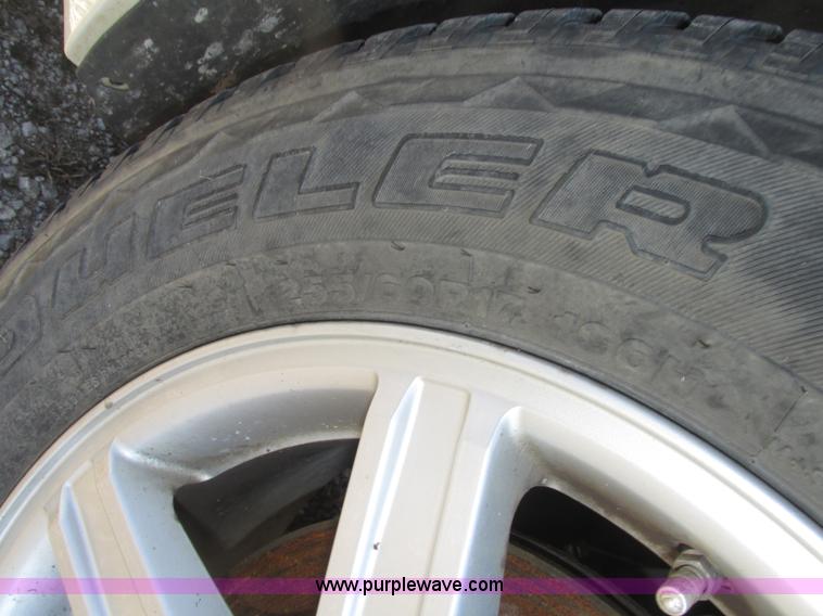 image for item J8779 2004 Cadillac SRX SUV