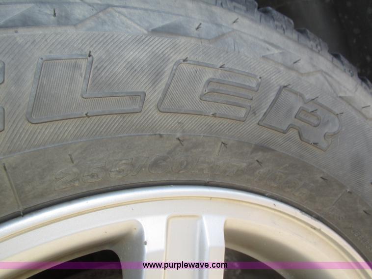 image for item J8779 2004 Cadillac SRX SUV