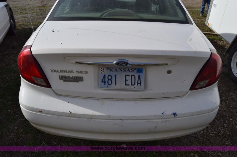 image for item L1000 2001 Ford Taurus SES