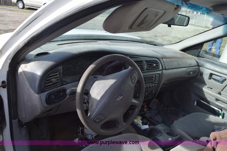 image for item L1000 2001 Ford Taurus SES