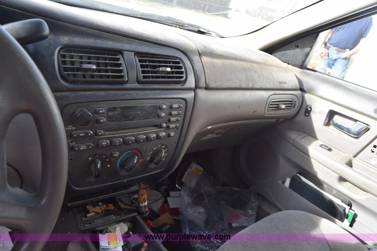 image for item L1000 2001 Ford Taurus SES