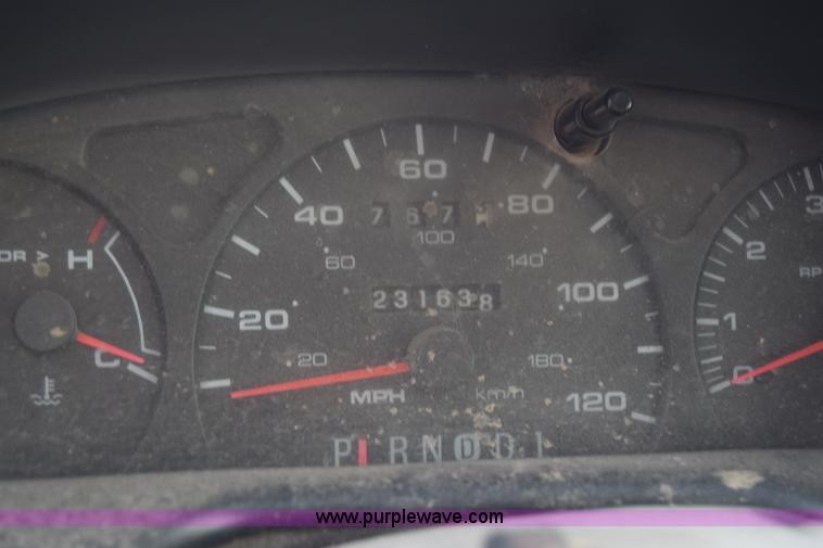 image for item L1000 2001 Ford Taurus SES