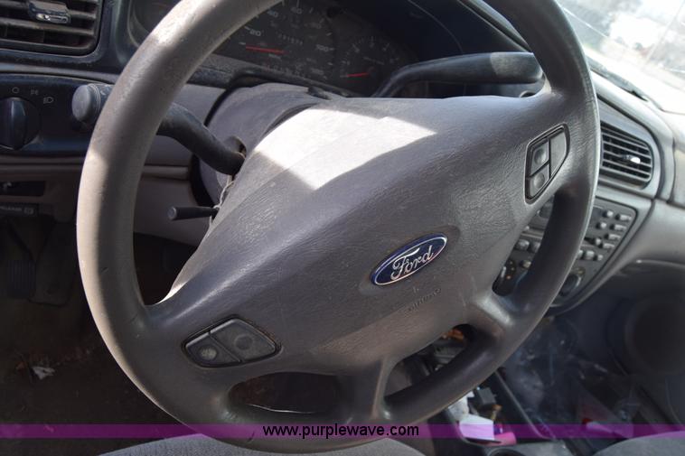 image for item L1000 2001 Ford Taurus SES