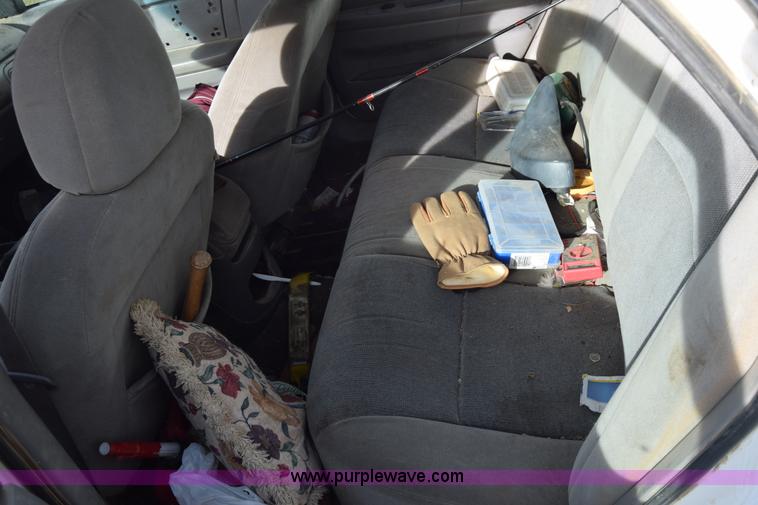 image for item L1000 2001 Ford Taurus SES