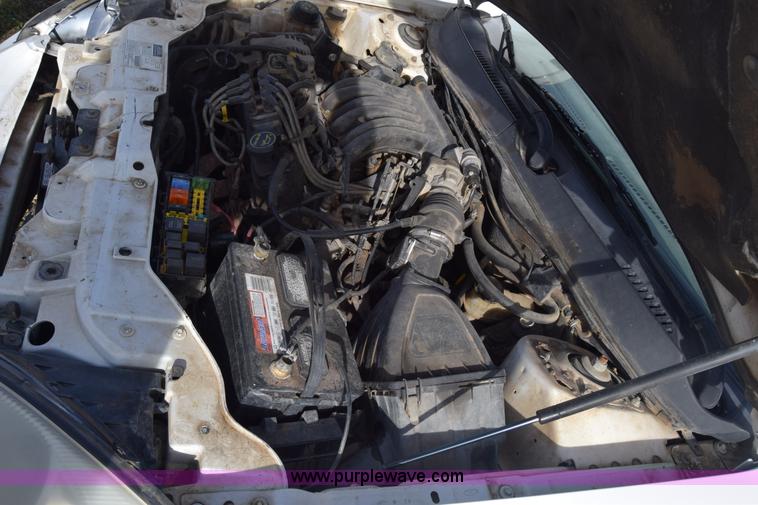 image for item L1000 2001 Ford Taurus SES