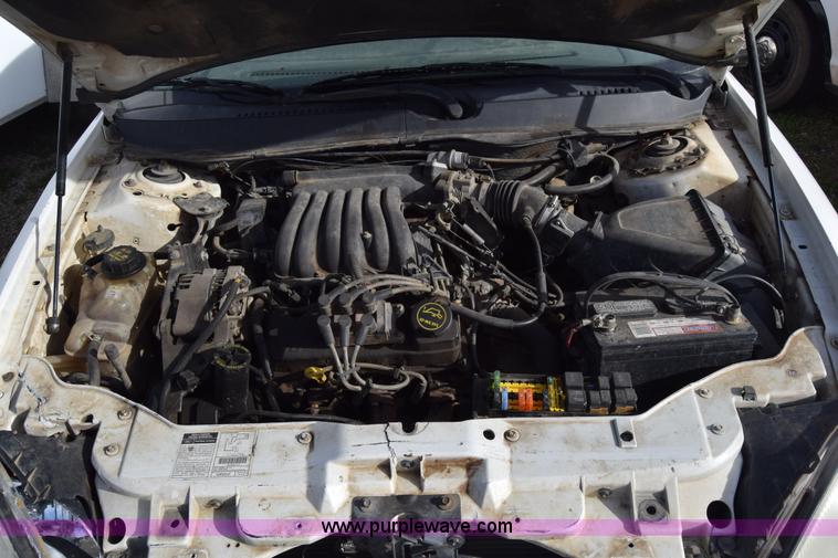 image for item L1000 2001 Ford Taurus SES