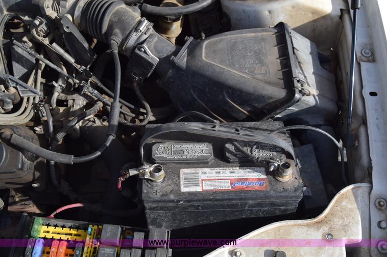 image for item L1000 2001 Ford Taurus SES