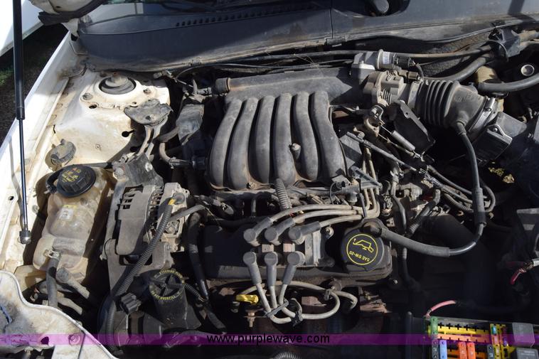 image for item L1000 2001 Ford Taurus SES