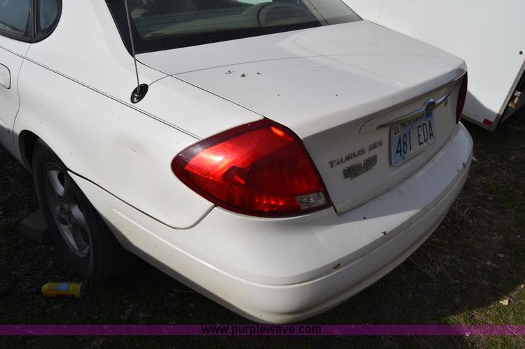 image for item L1000 2001 Ford Taurus SES