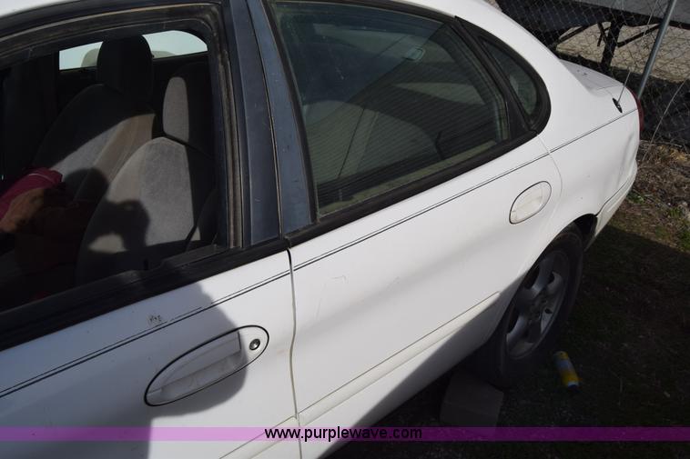 image for item L1000 2001 Ford Taurus SES