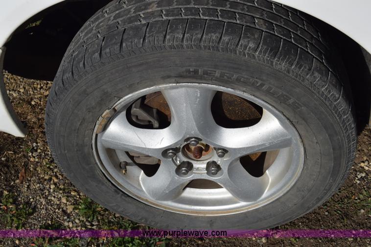 image for item L1000 2001 Ford Taurus SES