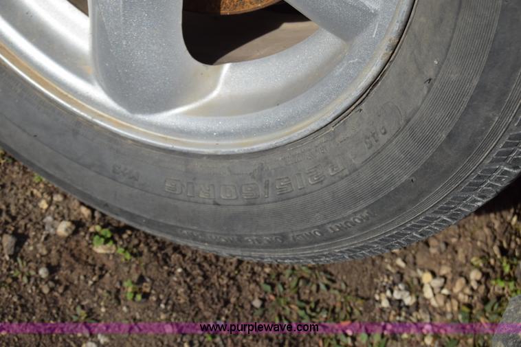 image for item L1000 2001 Ford Taurus SES