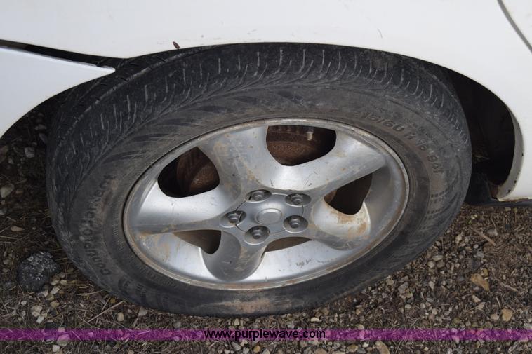 image for item L1000 2001 Ford Taurus SES