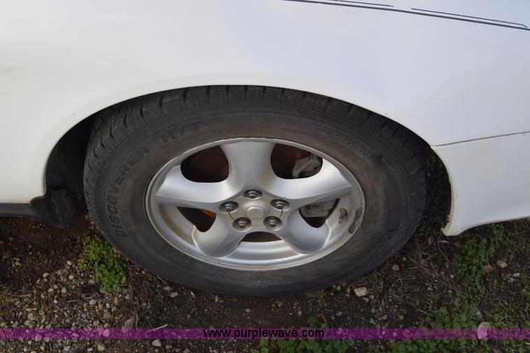 image for item L1000 2001 Ford Taurus SES