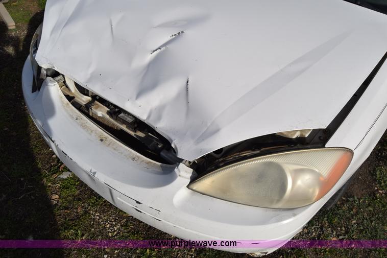 image for item L1000 2001 Ford Taurus SES