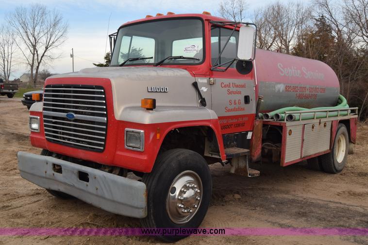 image for item L1004 1997 Ford LN8000 vacuum truck
