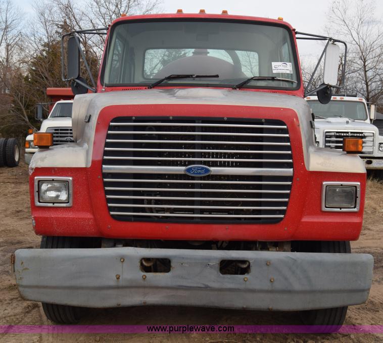 image for item L1004 1997 Ford LN8000 vacuum truck