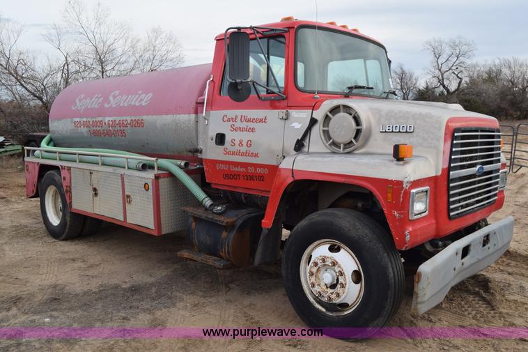 image for item L1004 1997 Ford LN8000 vacuum truck