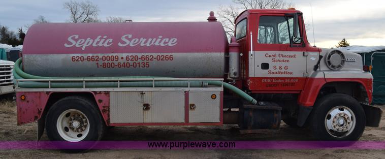 image for item L1004 1997 Ford LN8000 vacuum truck