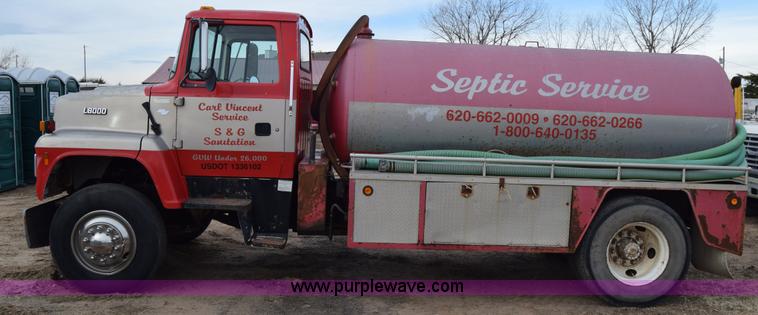 image for item L1004 1997 Ford LN8000 vacuum truck