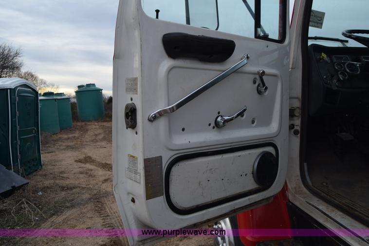 image for item L1004 1997 Ford LN8000 vacuum truck