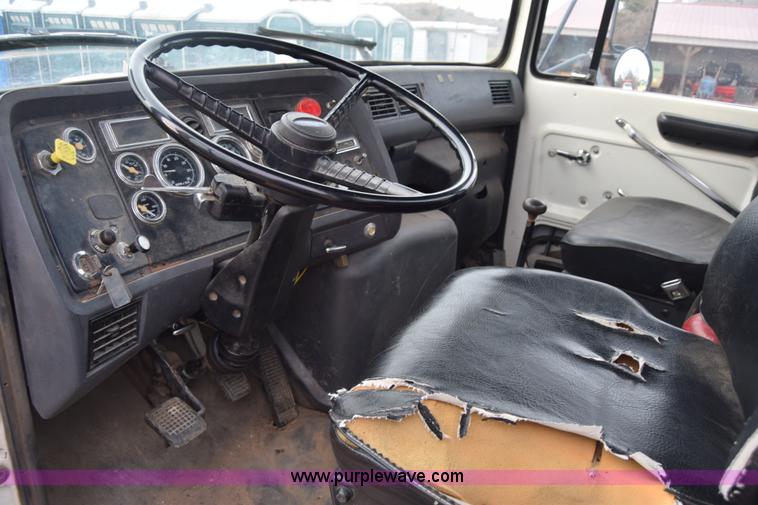 image for item L1004 1997 Ford LN8000 vacuum truck