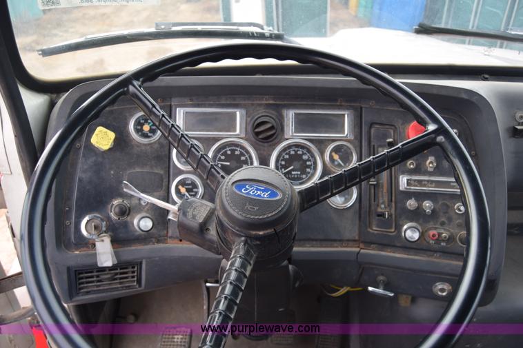 image for item L1004 1997 Ford LN8000 vacuum truck