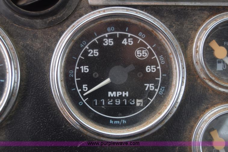 image for item L1004 1997 Ford LN8000 vacuum truck