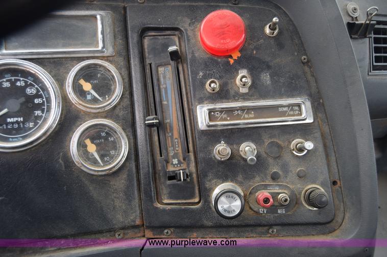 image for item L1004 1997 Ford LN8000 vacuum truck