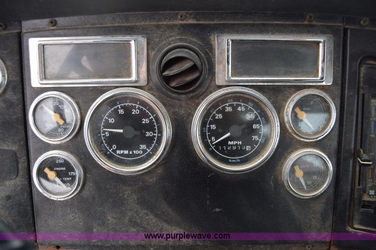 image for item L1004 1997 Ford LN8000 vacuum truck