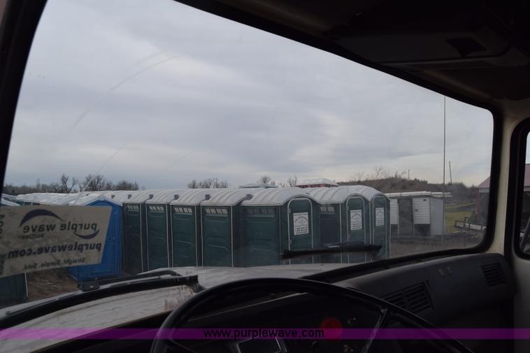 image for item L1004 1997 Ford LN8000 vacuum truck