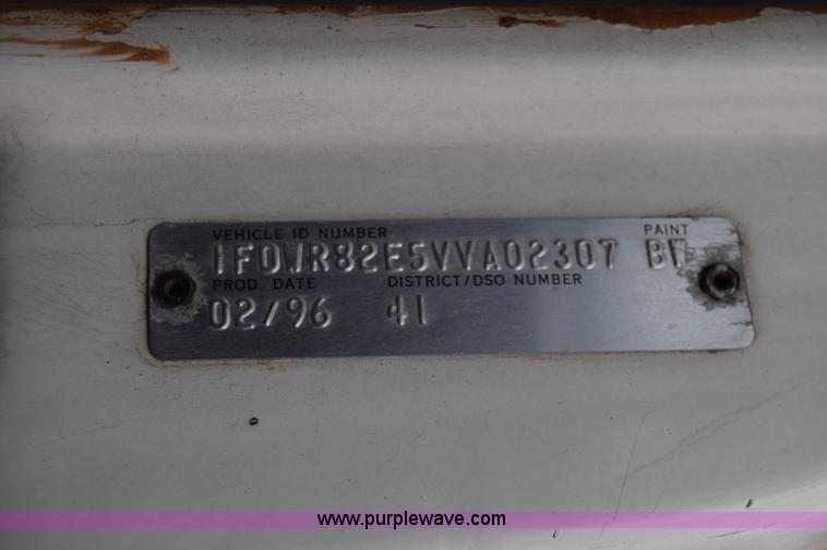 image for item L1004 1997 Ford LN8000 vacuum truck