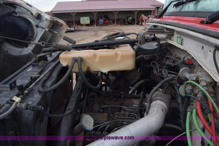 image for item L1004 1997 Ford LN8000 vacuum truck