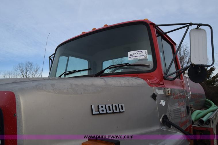 image for item L1004 1997 Ford LN8000 vacuum truck