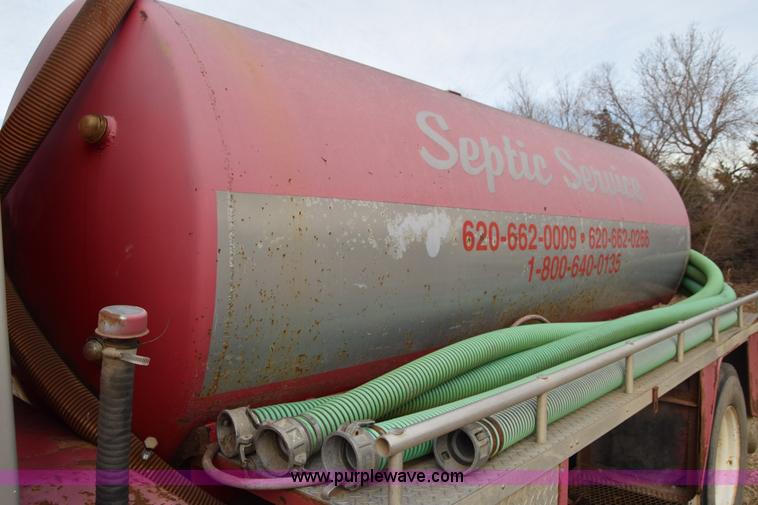 image for item L1004 1997 Ford LN8000 vacuum truck