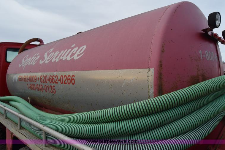 image for item L1004 1997 Ford LN8000 vacuum truck