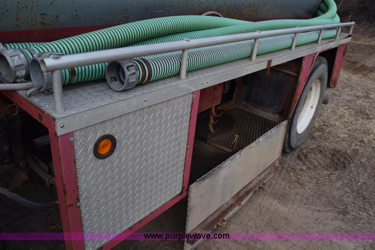 image for item L1004 1997 Ford LN8000 vacuum truck