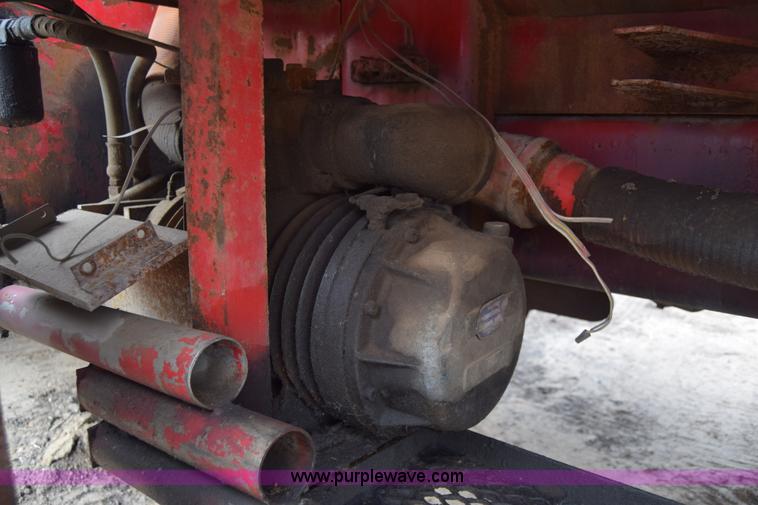 image for item L1004 1997 Ford LN8000 vacuum truck