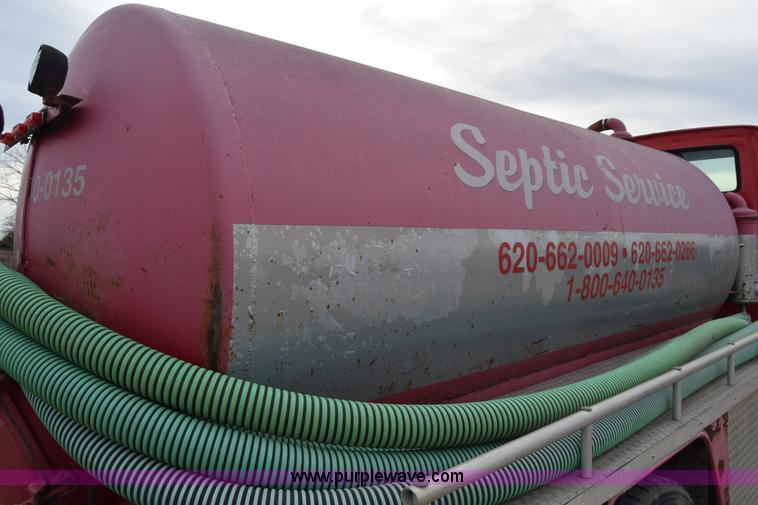 image for item L1004 1997 Ford LN8000 vacuum truck