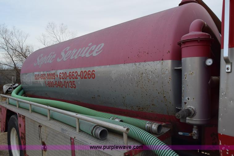 image for item L1004 1997 Ford LN8000 vacuum truck