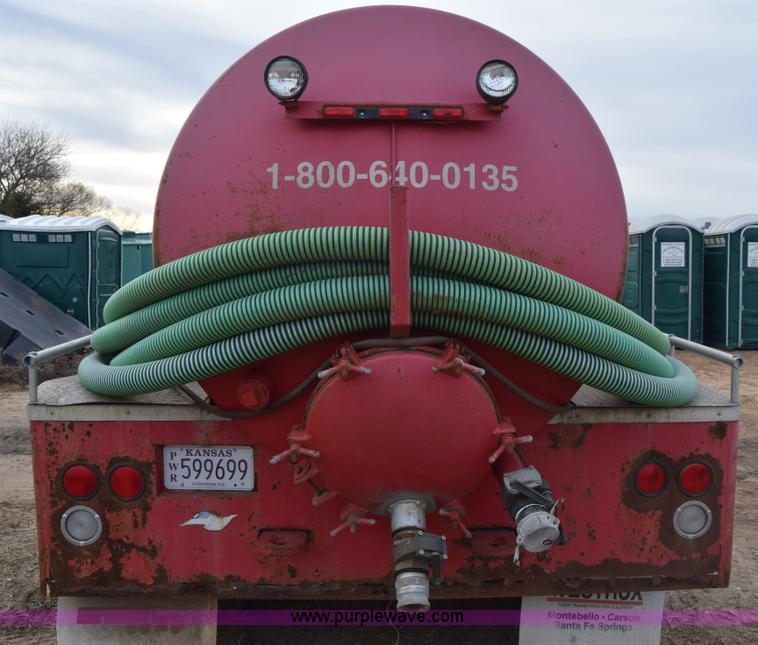 image for item L1004 1997 Ford LN8000 vacuum truck